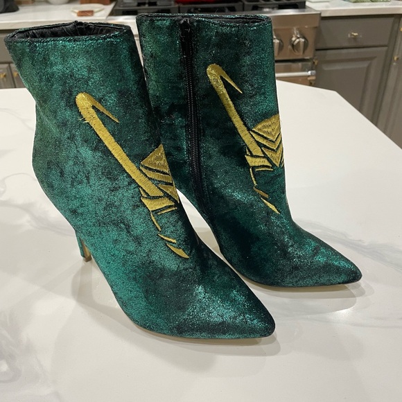 Marvel Her Universe “Loki” heel Bootie . Metallic Green & Gold Size 9 NEW - Picture 2 of 6
